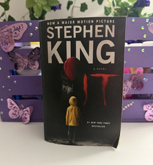 Stephen King It Paperback Fiction Horror Novel Film/TV Adaptation