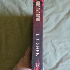 L.J. Shen Handsome Devil (Deluxe Edition) Forbidden Love Series 2025 PB