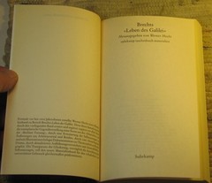 BRECHTS LEBEN DES GALILEI von Werner Hecht 2001 German Suhrkamp Taschenbuch PB