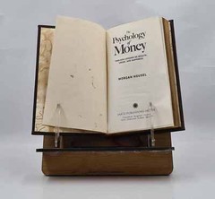 The Psychology of Money: Timeless lessons on wealth, gre [Premium Leather Bound]