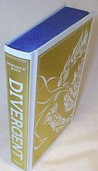 SIGNED Divergent Deluxe Special Edition by Veronica Roth NEW