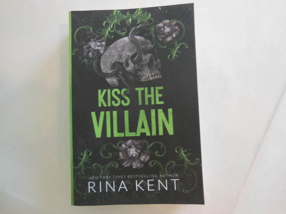 Kiss the Villain : A Dark College MM Romance (Legacy of Gods) by Rina Kent…