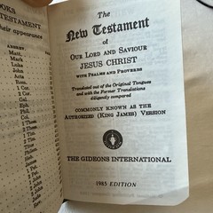 New Testament Pocket Bible Psalms Proverbs. Green Crisp and Tight Unused