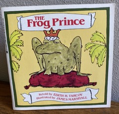 1974 Scholastic THE FROG PRINCE 7″ record/book. Both very Good condition. Photos