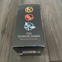 Trilogy Boxed Set – Catching Fire – Mockingjay by Suzanne Collins (2013,…