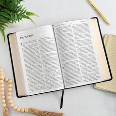 Luxury KJV Bible – Giant Print, Red Letter Edition, Decorative Leather Cover