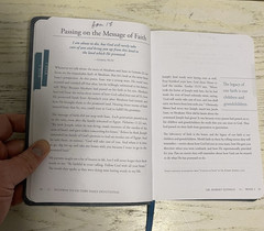 Pathway To Victory Daily Devotional Book Leatherette Dr Robert Jeffress 2022