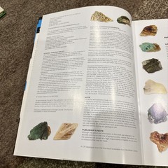 Illustrated Guide to Minerals of the World by John Farndon (Paperback)