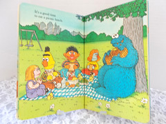 1982 Golden Boardbook CTW Sesame Street „Cookie Monster’s Good Time To Eat!’