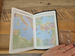 Classic 1984 NIV Compact Reference Bible in Black Bonded Leather Red Letter VG