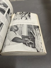 The Foxfire Book: Hog Dressing, Log Cabin Building, … Pb 1972