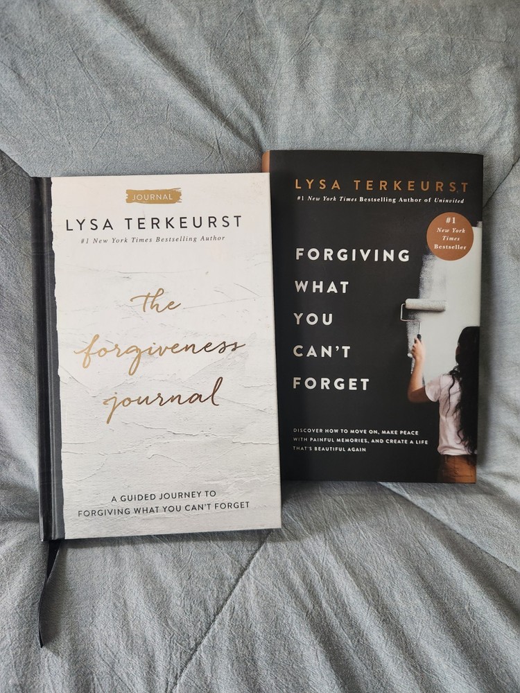 Lysa TerKeurst Forgiving What You Can’t Forget & Forgiveness Journal 2020 HC NEW