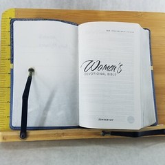 Women’s Devotional Bible by Zondervan Staff (2012, Blue Leather, Special)