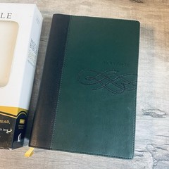 HOLY BIBLE: KING JAMES VERSION GREEN LEATHERSOFT, By Thomas Nelson Giant Print