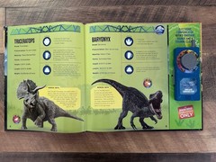 Scholastic Jurassic World Dinosaur Trainer HandBook Rare ISBN 978-1-338-64715-0