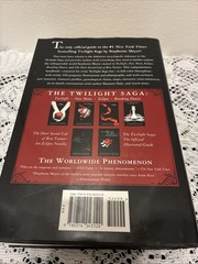 Twilight Saga Official Illustrated Guide Hardcover 1st Edition/Printing HCDJ