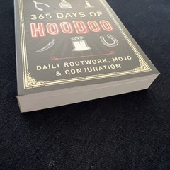 365 Days of Hoodoo: Daily Rootwork, Mojo & Conjuration EXCELLENT