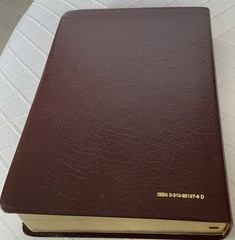 THE KNOWING JESUS STUDY BIBLE. NIB. Burgundy Leather. Free Shipping.