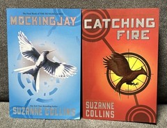 Lot of 2 Hunger Games Paperback Books Suzanne Collins, Mockingjay, Catching Fire