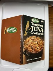 Tempting Tuna Cookbook 1976 Chicken Of The Sea 128 pages VTG