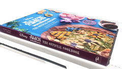 Alice in Wonderland The Official Cookbook Disney 50+ Topsy-Turvy Recipes Elena C