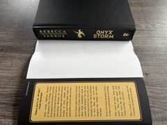 Onyx Storm (Standard Edition) by Rebecca Yarros (2025, Hardcover)