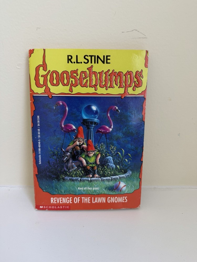 Goosebumps 34 Revenge Of The Lawn Gnomes First Printing w/ Sticker R. L. Stine