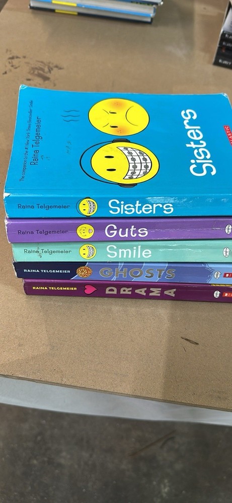 Raina Telgemeier Collection Set (Smile, Drama, Sisters, Ghosts, Guts) Paperback