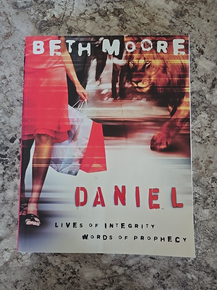 Daniel – Bible Study Book: Lives of Integrity, Words of Prophecy Beth Moore