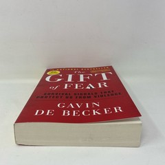 Back Bay Books The Gift of Fear, Red Trade Paperback by de Becker