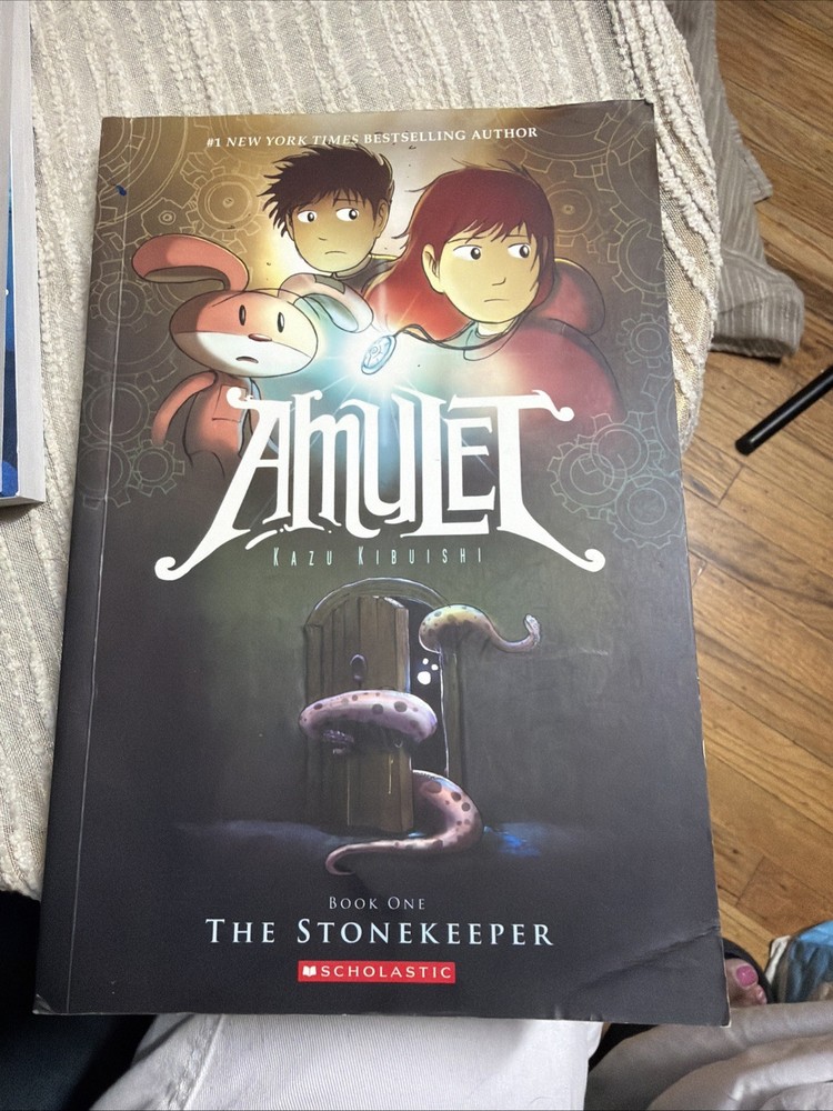 Stonekeeper: a Graphic Novel (Amulet #1) by Kazu Kibuishi (2008, Trade…