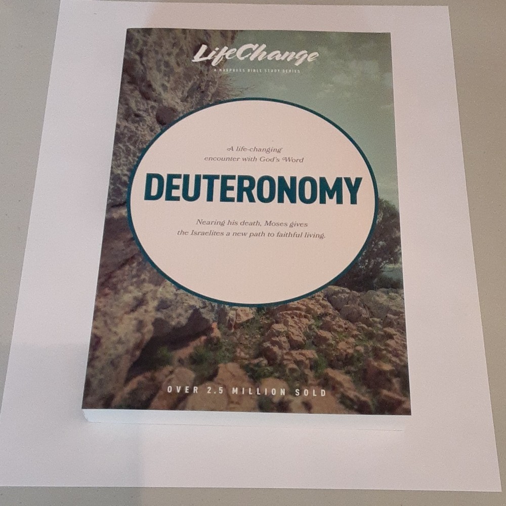 NavPress LifeChange Deuteronomy Trade Paperback Navigators Staff 2018