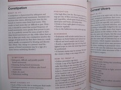 Johns Hopkins Symptoms & Remedies 1995 book great medical reference 704 pages