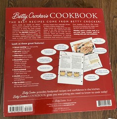 BETTY CROCKER’s Big Red Cookbook ~ 5 Ring Binder ~ 2000, 9th Print ~ 576 Pages