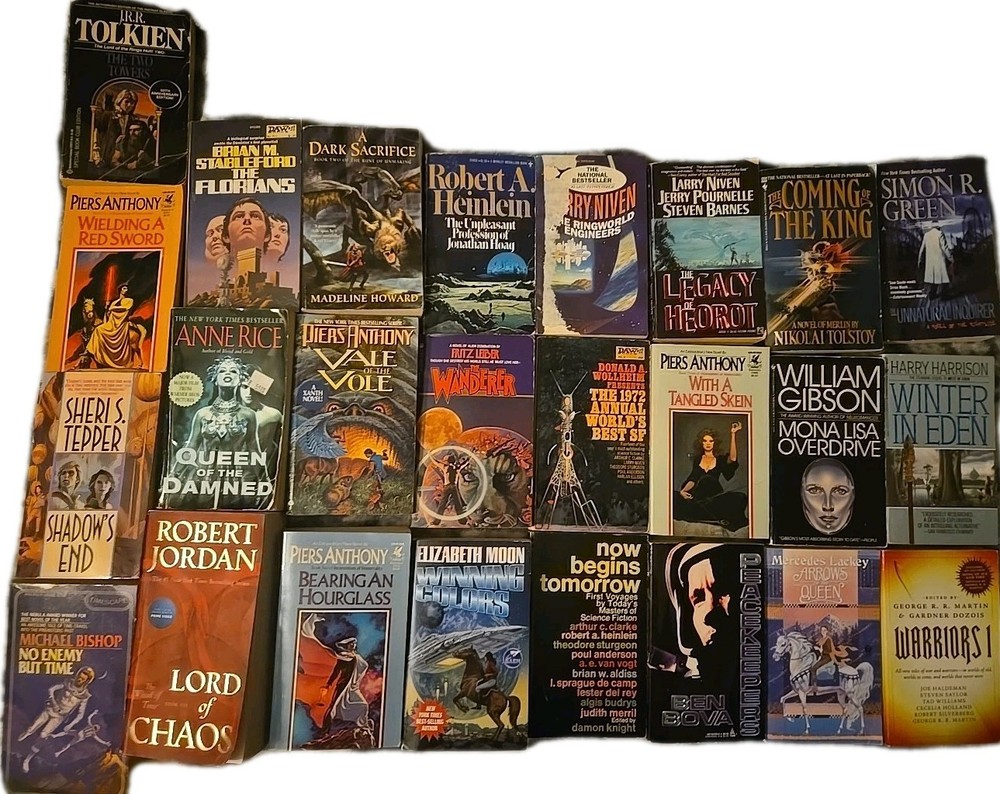 Mixed Lot Of 25 Sci-Fi/Fantasy Paperbacks Vintage _ Piers Anthony _ Anne Rice _