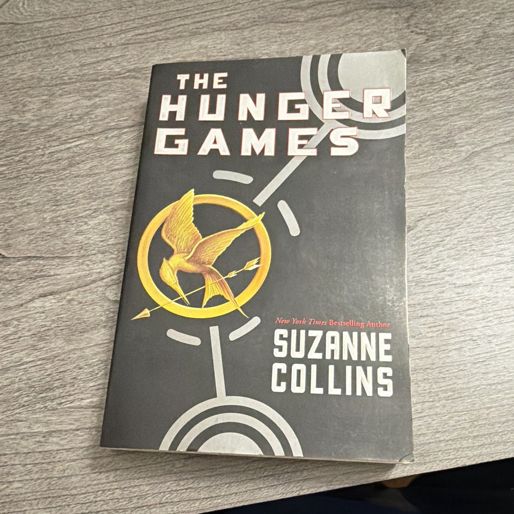 Suzanne Collins Hunger Games (The Hunger Games Ser.) Trade Paperback 2010