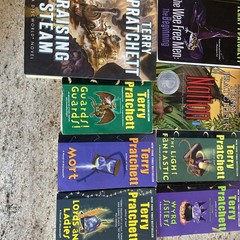 Terry Pratchett–Lot of 11 PB, 4 HC various titles, Good Omens, Jonny & the Bomb