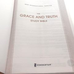 NIV the Grace and Truth Study Bible Easy Read Comfort Print Lay Flat Red Letter