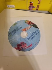 Sesame Street WORDS ARE EVERYWHERE Learning Series Bilingual Kit – Book DVD More
