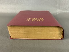Holy Bible NIV With Helps Words of Christ in Red Letter Edition Zondervan