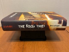 THE BOOK THIEF Markus Zusak Hardcover DJ First American Edition Printing 2006