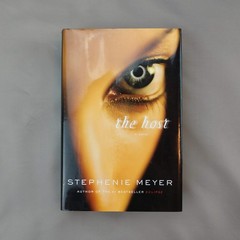 The Host Stephenie Meyer Little Brown Black HC Sci-Fi Fantasy Novel Adult