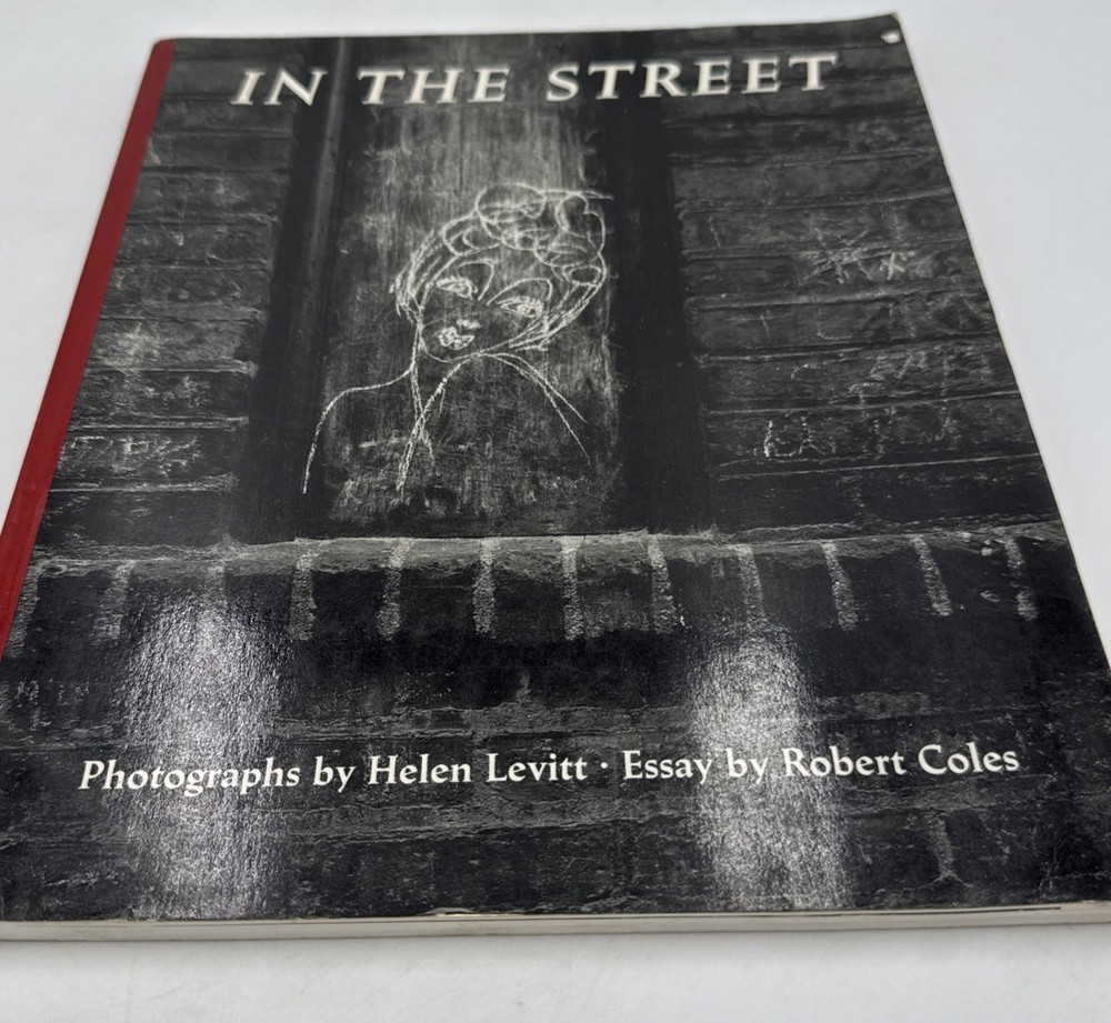 Helen Levitt In The Street 1987 1st Edition PB Chalk Drawings Messages Duke