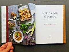 OUTLANDER Kitchen cookbook DIANA GABALDON Official companion for cooks 334 pages