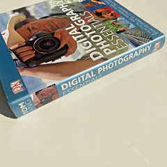 Tom Ang Digital Photography Essentials:A Practical and Inspiring Guide June/2011
