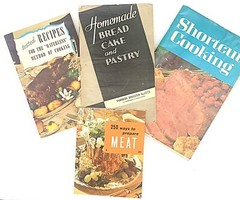 Lot of 4 Vintage 1930’s-1960’s Softcover Cookbooks/Pamphlets FD-5
