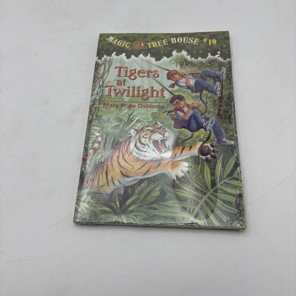 Tigres Al Anochecer by Sal Murdocca, Marcela Brovelli and Mary Pope Osborne…