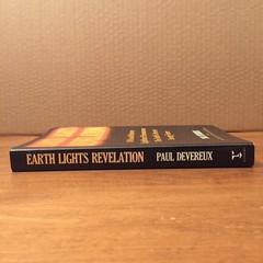 Earth Lights Revelation: UFOs and Mystery…. Paul Devereux 1990 Blandford TPB G