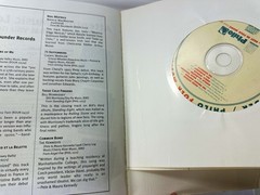 MusicHound Folk: The Essential Album Guide by Neal Walters W/CD