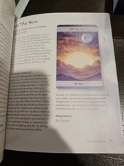 Lunar Tarot: Manifest your dreams 78 Cards 64 Page Book